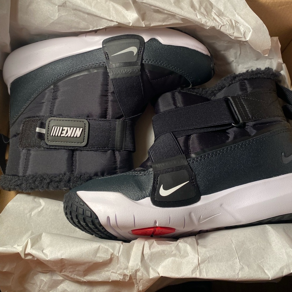 Nike Flex Advance Boots. Boys Size 2Y. Brand NEW.